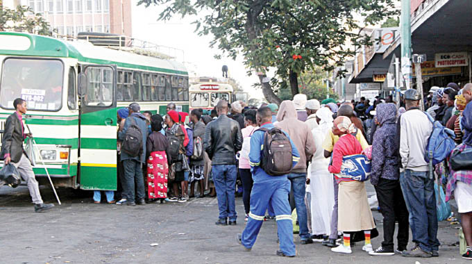 Scores of Harare commuters stranded as police intensify blitz on private Kombis