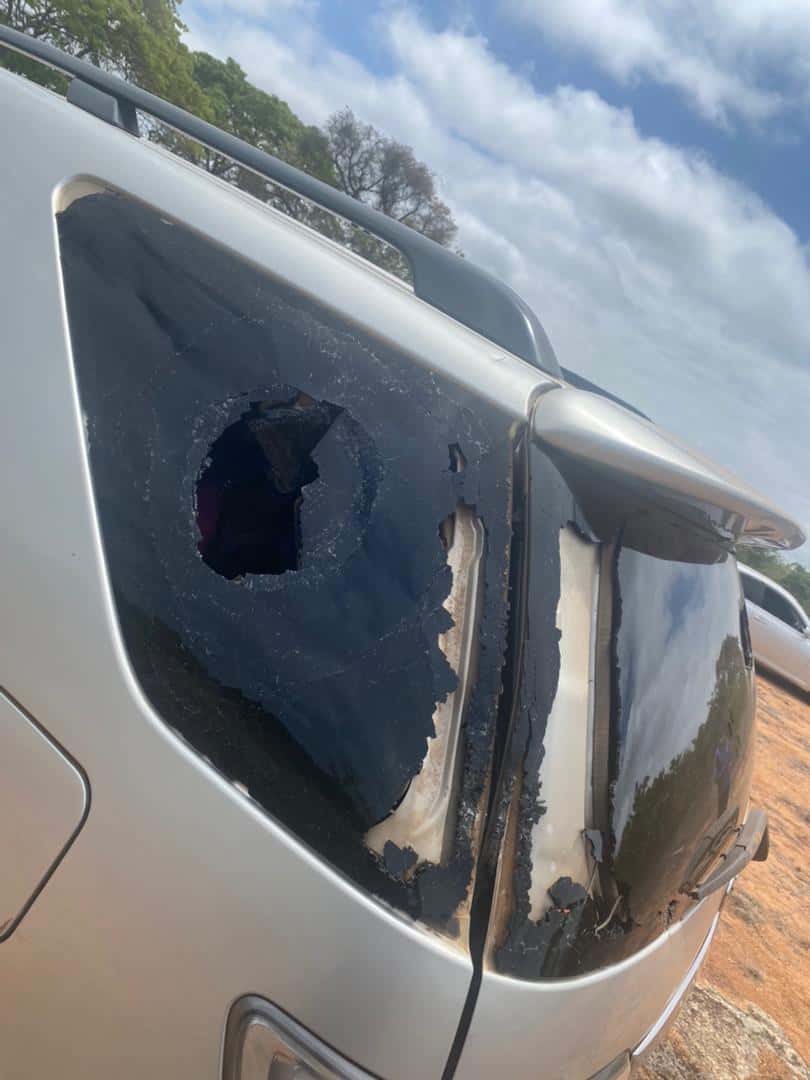 PICTURES : Chamisa’s convoy attacked by ZANU-PF thugs in Masvingo