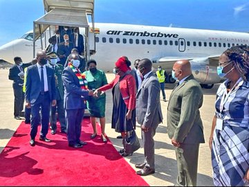 Heavily criticised, Mnangagwa abandons private jet, flies out aboard Air Zim