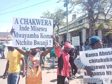 Violent protests erupt in Malawi against Chakwera ‘who told citizens to go hang’