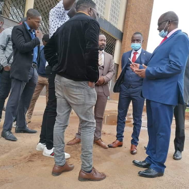 Mwonzora bumps into MDC Alliance Harare Mayor, Haruzivishe at Court