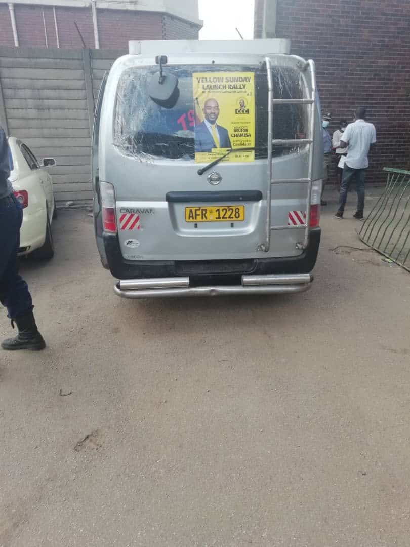 Police arrest CCC members for displaying Chamisa’s posters, vehicles impounded