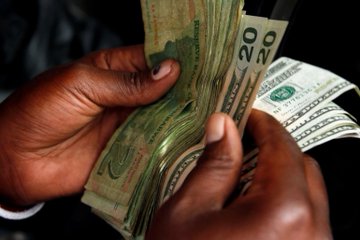 Mnangagwa rules out US$ salaries for striking teachers