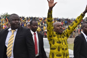 Police withdraws letter banning Chamisa rally in Epworth, as ZANU PF candidate dishes out free mealie meal