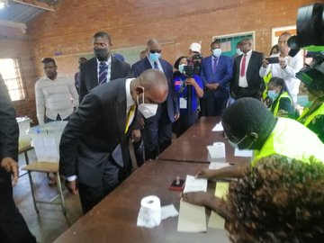 CCC president Nelson Chamisa arrives at Kuwadzana 2 Primary School to cast his vote