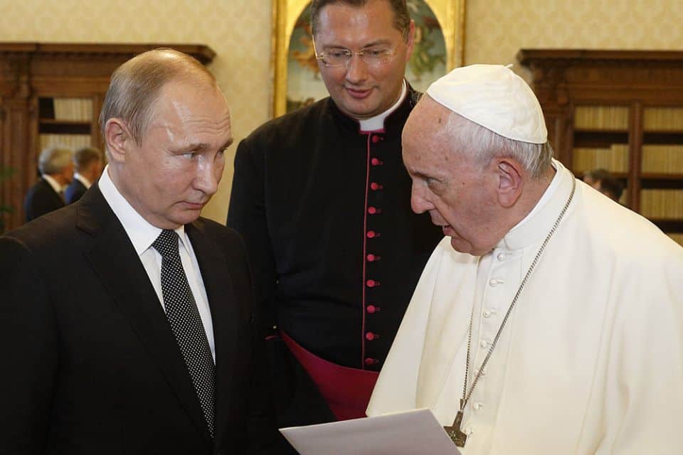 Pope Francis asks to meet Putin, partly blames war on NATO