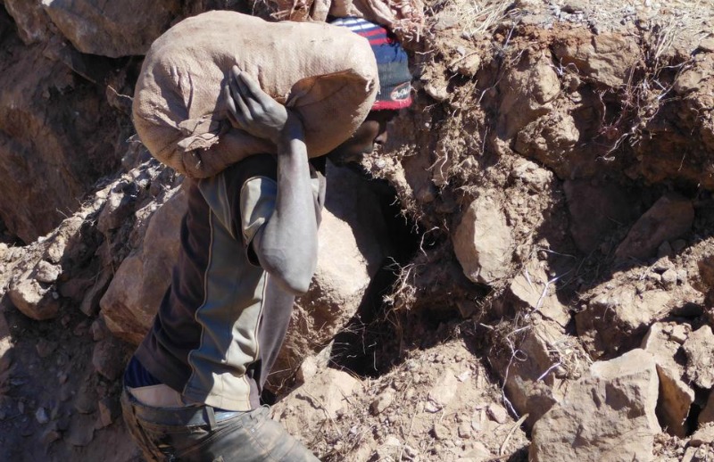 Umzingwane Villagers Cry Foul As Miner Invades Graveyards