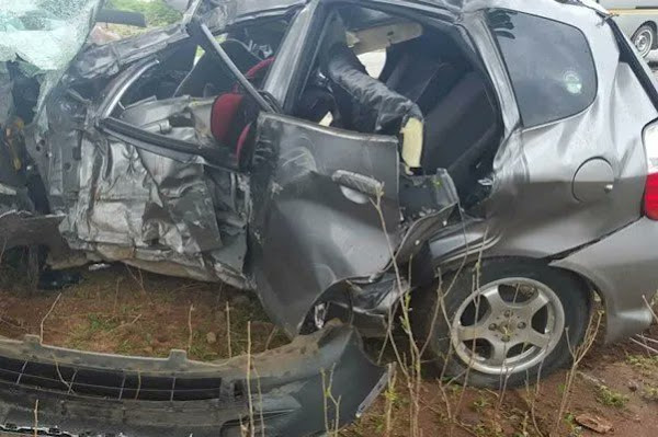 5 killed in Toyota Hilux-Nissan head on collision along Harare-Bulawayo road near BYO