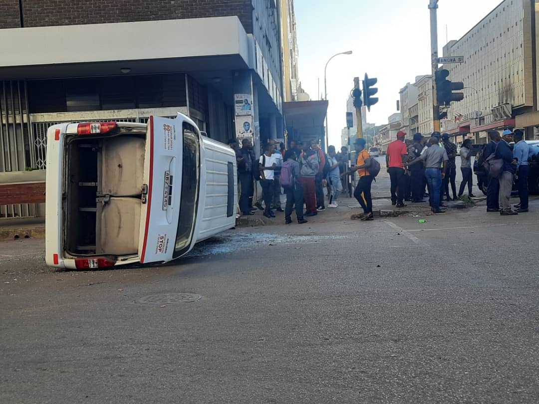 Accident: Kombi in head-on collision with Honda Fit in Harare..PICTURES