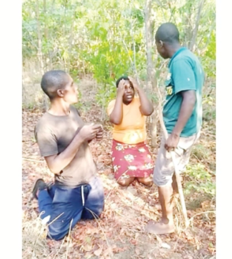 VIDEOS: Harare man caught bonking brother-in-law’s wife at Masowe shrine, bashed