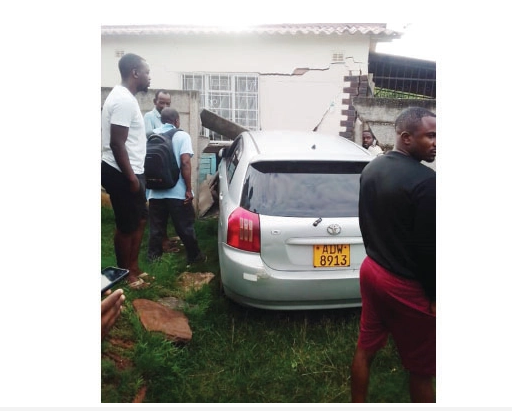 Harare SmallHouse(23) steals married lover’s car, crashes into Warren Park D house