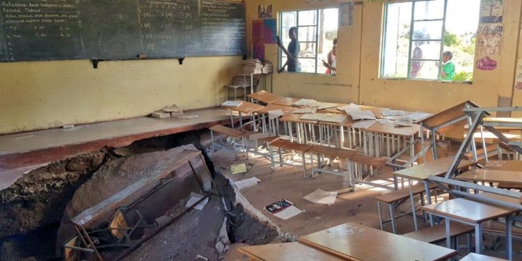 PICTURES|| Class collapses into Sinkhole at Kwekwe school, 7 pupils Injured