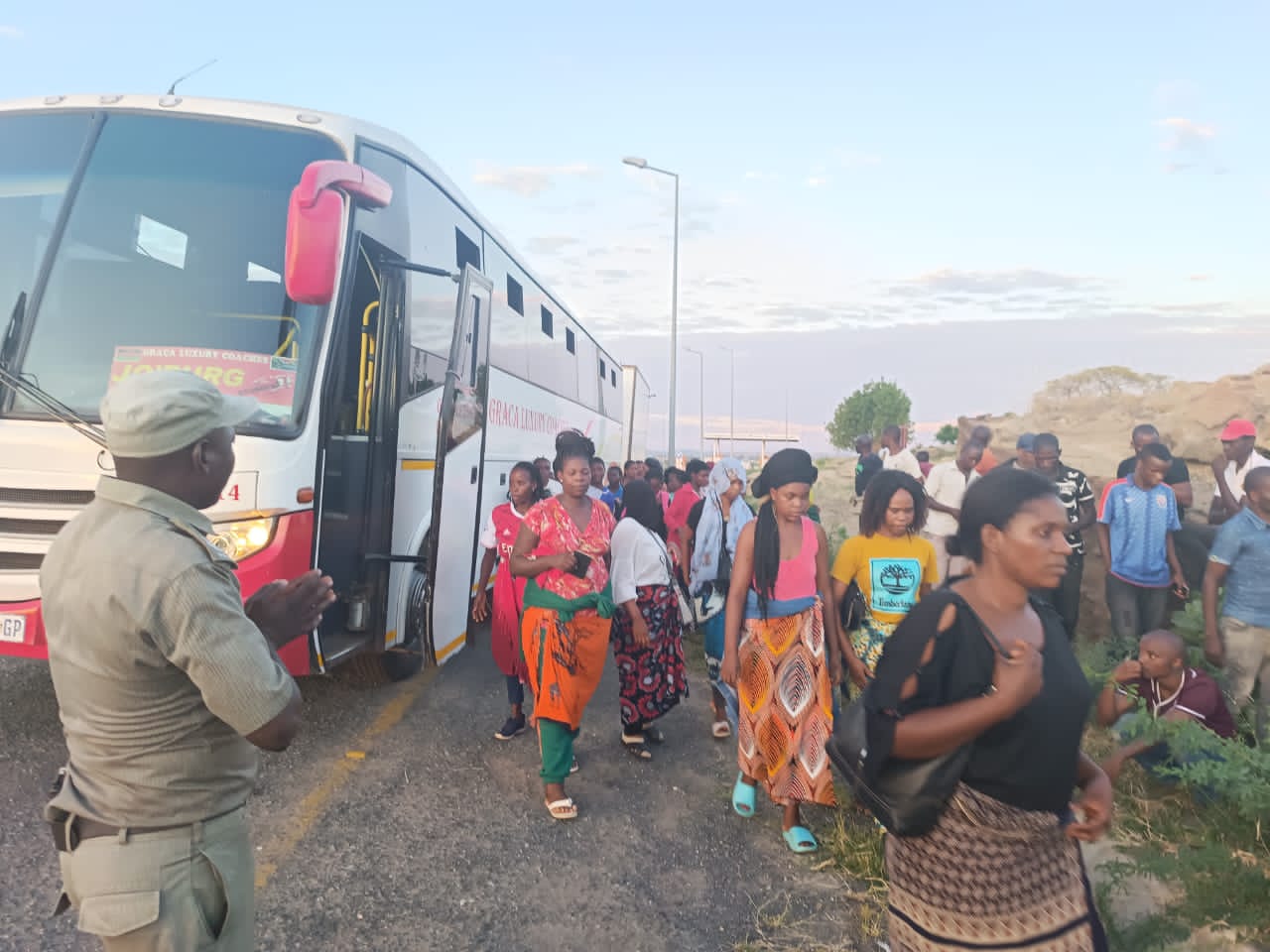 Undocumented Malawians intercepted in Tete Mozambique on South Africa bound buses