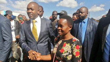 Chamisa mobbed as he inspects voters'roll, his 'CIOs' save him from being crashed