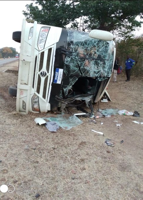𝐉𝐔𝐒𝐓 𝐈𝐍: ‘Bussed’ ZANU PF members feared dead as ZUPCO bus ferrying them overturns