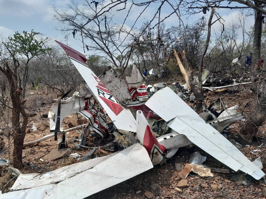 Police names plane crash victims