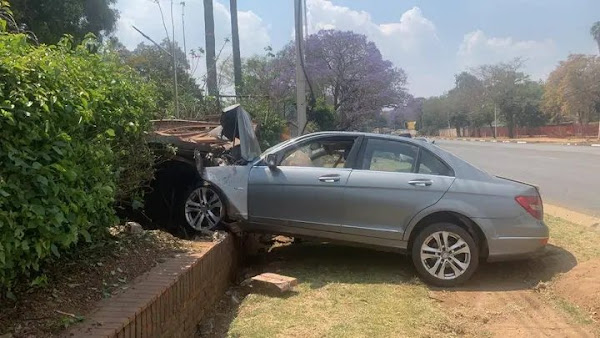 Garden Boy Steals Boss’s Car, Crashes It In Harare…pictures