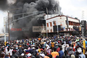 BREAKING NEWS: Callans Furnitures Building located cnr Charter Rd, Cameron Street in Harare CBD gutted by fire