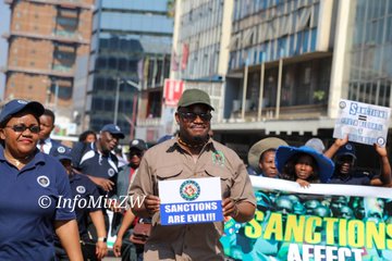 Gvt ‘forces’ civil servants to march against sanctions?