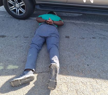 Zimbabwean man arrested in possession of stolen vehicle after high speed chase with SA police