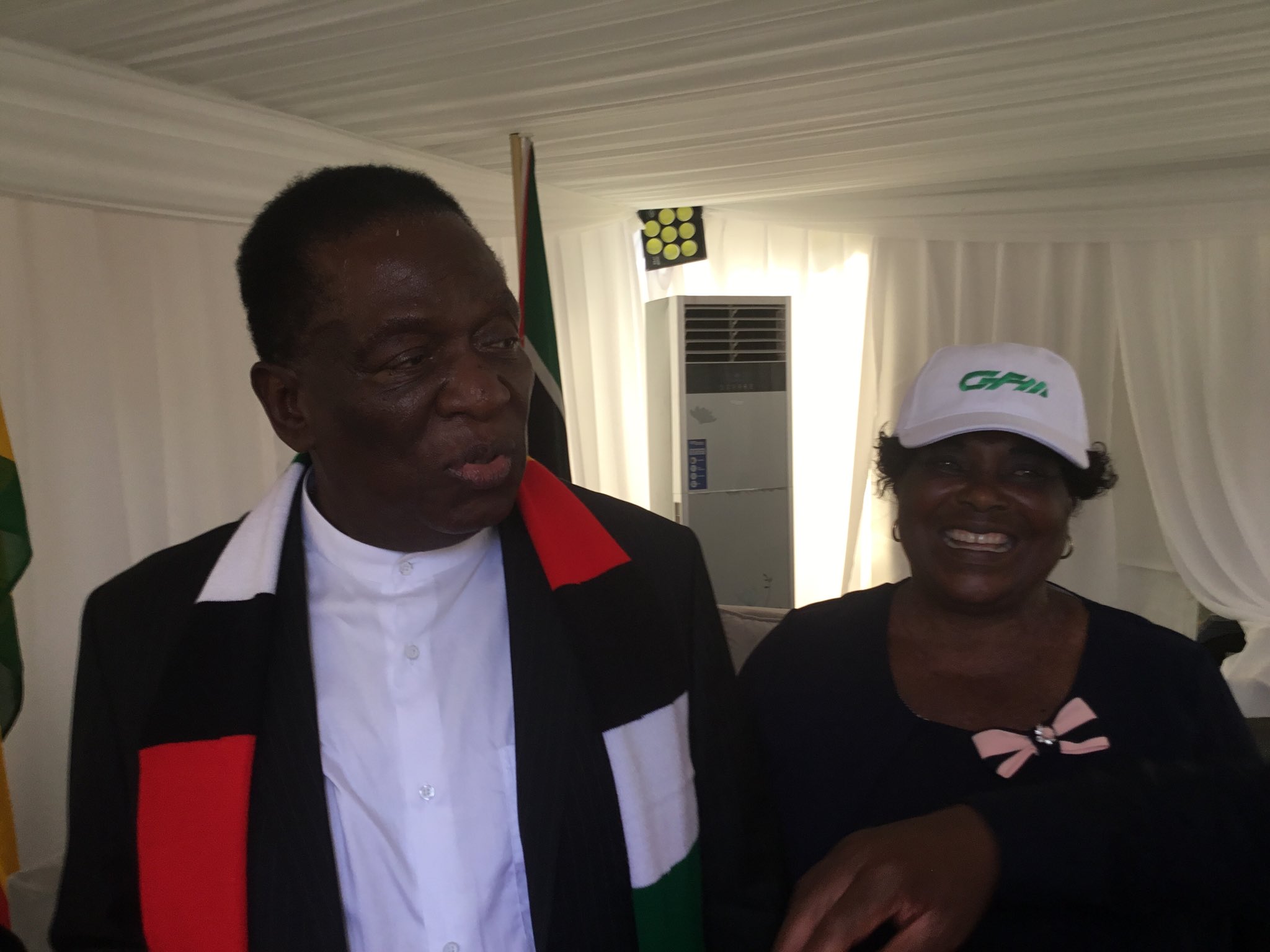 Mnangagwa meets his tormentor-in-chief Mandi Chimene in Mozambique…VIDEO