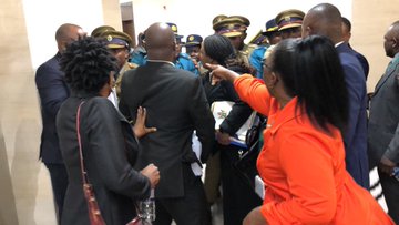 CCC MPs thrown out of parliament, police called in