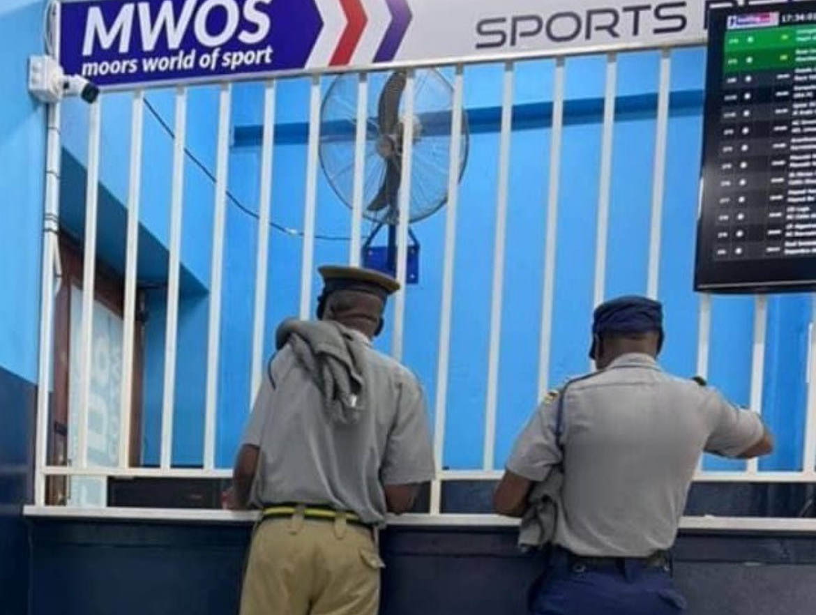 Police officers found betting to be arrested, says ZRP after viral picture