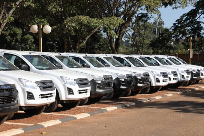 President Mnangagwa hands over 100 replacement vehicles to chiefs