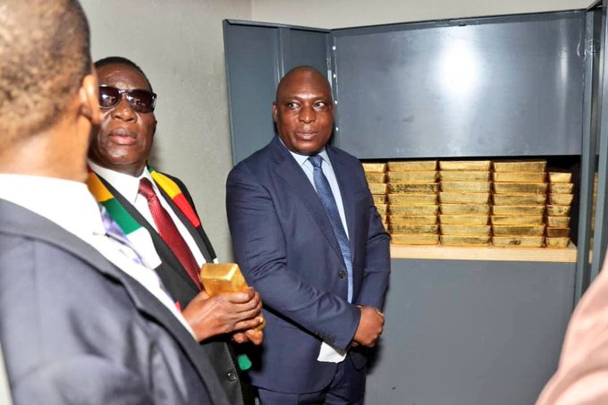 President Mnangagwa visits RBZ to check on gold reserves, netizens not happy with available amount