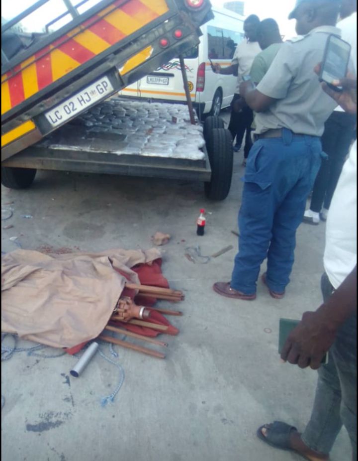 PICTURES: ZRP, ZIMRA intercepts Toyota Quantum vehicle laden with mbanje