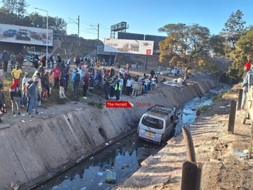 JUST HAPPENED: Several injured as kombi falls into canal near Seke Rd Flyover