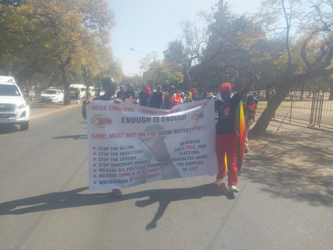 Zimbabweans in SA protest at Embassy in Pretoria against passport fees