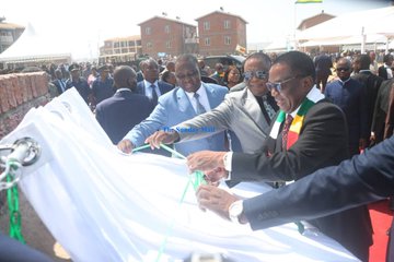 President Mnangagwa visits Dzivarasekwa, commissions flats