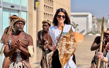 Miss Universe dates Victoria Falls