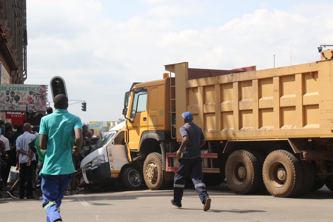 Kombi, Harare City Council tipper involved in accident @ corner Sam Nujoma Street-Robert Mugabe Road